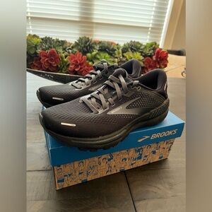 Brand new Brooks Adrenaline GTS 22